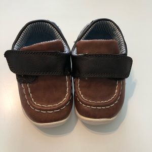 Carter’s size 4 shoes